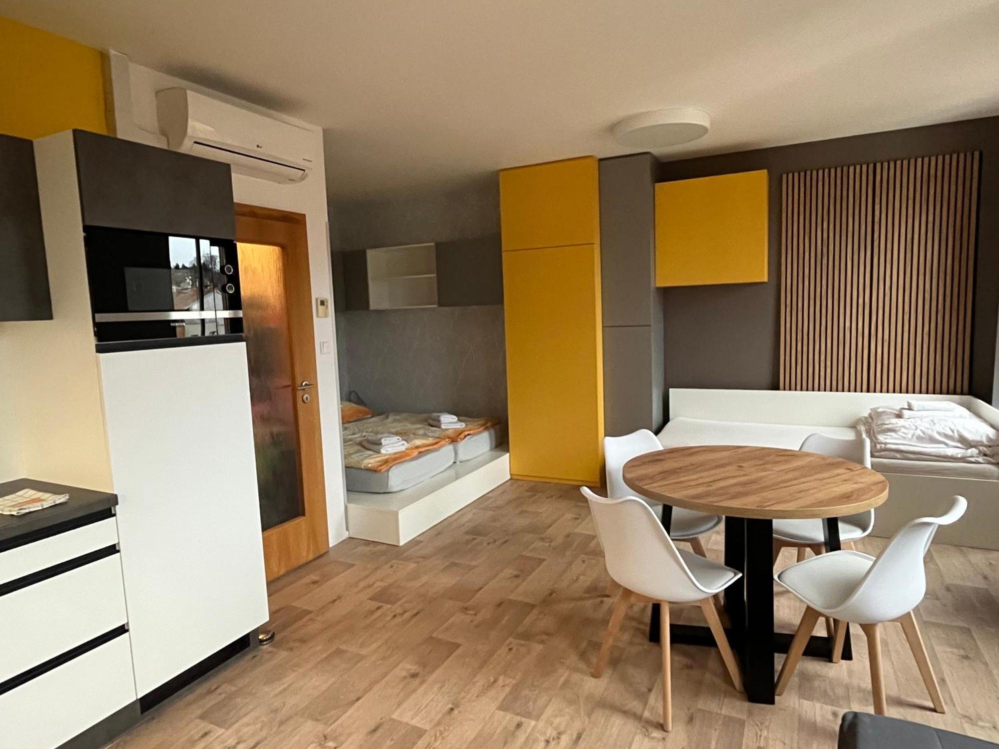 Yellow Apartment Deluxe Brno Zewnętrze zdjęcie